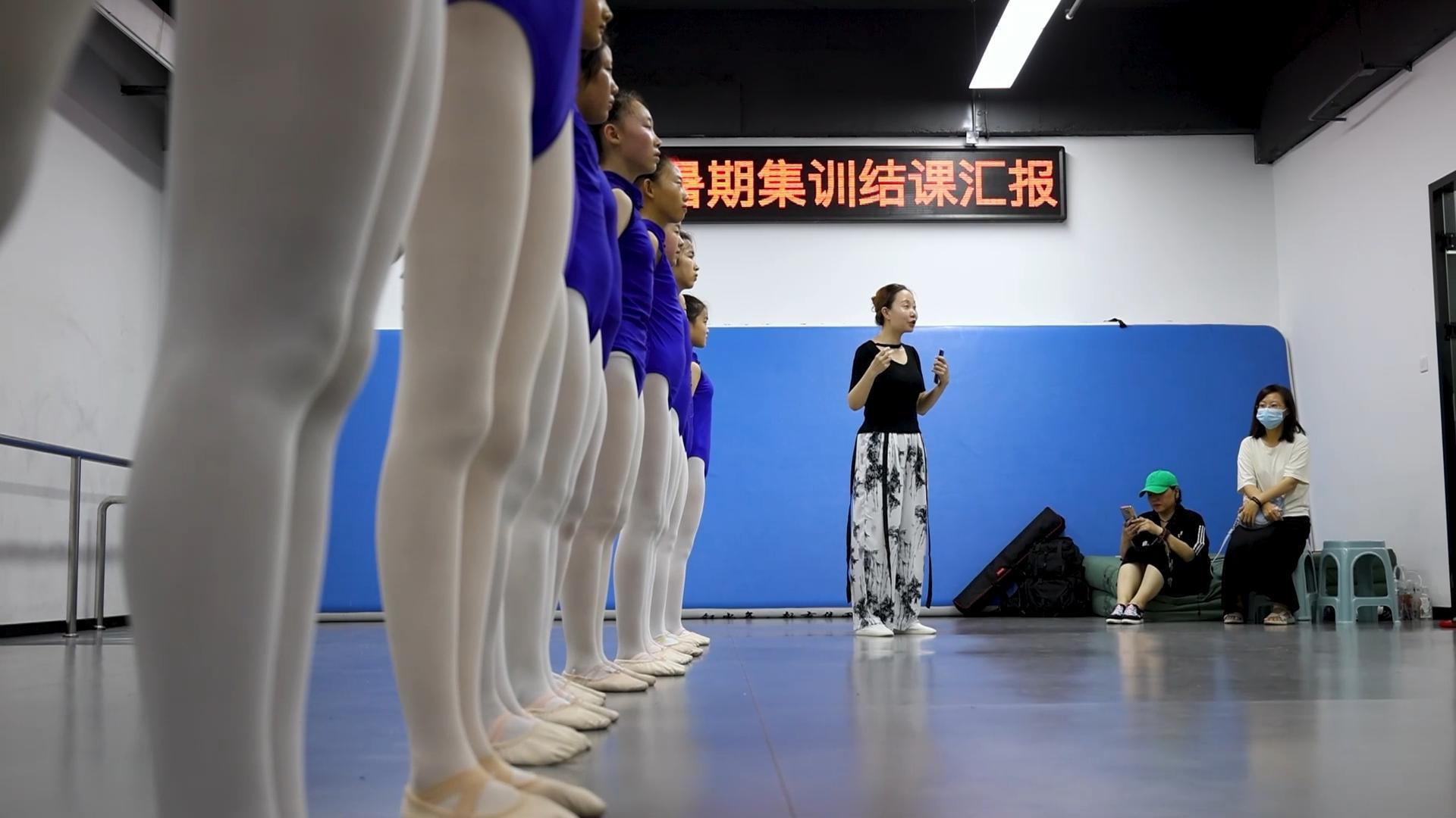 鹰手营子矿区开展“梦舞鹰城”第十一届少儿舞蹈大赛