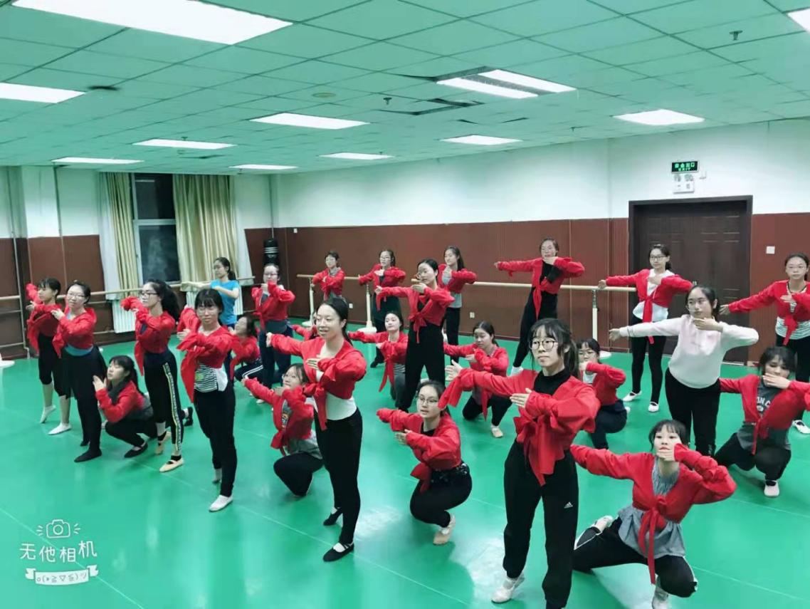 北京舞蹈学院这群“00后”本科生用中文唱响音乐剧《悲惨世界(图1)